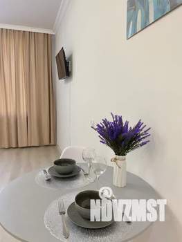 Студия квартира, посуточно, 42м2, 1/9 этаж