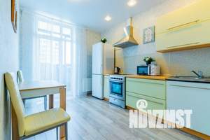 1-к квартира, посуточно, 45м2, 1/25 этаж