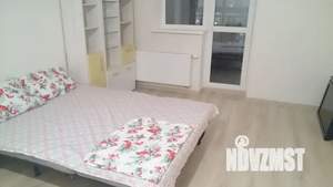Студия квартира, посуточно, 32м2, 7/25 этаж