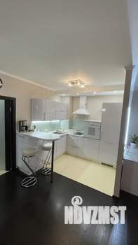 Студия квартира, посуточно, 41м2, 1/10 этаж