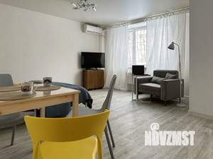 Студия квартира, посуточно, 38м2, 1/6 этаж