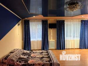 Студия квартира, посуточно, 42м2, 1/5 этаж