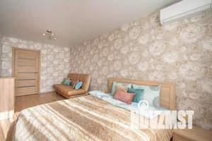 1-к квартира, посуточно, 40м2, 6/18 этаж