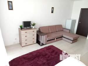 Студия квартира, посуточно, 35м2, 6/25 этаж