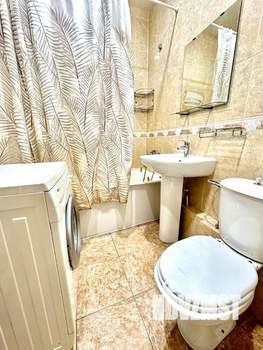 Студия квартира, посуточно, 40м2, 7/25 этаж