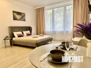 Студия квартира, посуточно, 42м2, 1/9 этаж