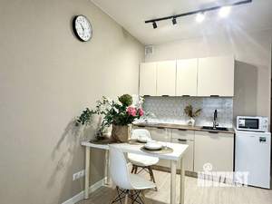 Студия квартира, посуточно, 30м2, 13/32 этаж