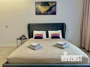 Студия квартира, посуточно, 42м2, 1/9 этаж