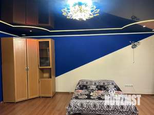 Студия квартира, посуточно, 42м2, 1/5 этаж