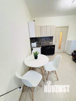 Студия квартира, посуточно, 35м2, 1/25 этаж