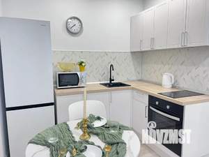 1-к квартира, посуточно, 40м2, 17/26 этаж