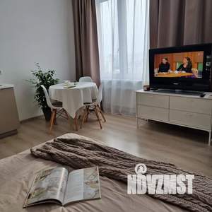 Студия квартира, посуточно, 35м2, 18/20 этаж