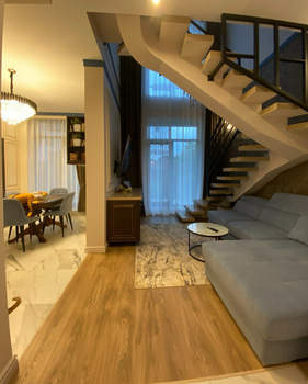 4-к квартира, вторичка, 124м2, 2/9 этаж