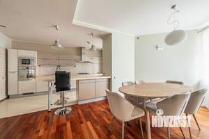 4-к квартира, вторичка, 163м2, 6/10 этаж