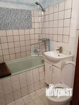 2-к квартира, вторичка, 42м2, 1/4 этаж