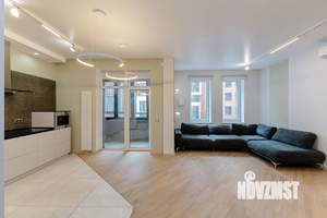 4-к квартира, вторичка, 135м2, 3/9 этаж