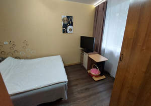 2-к квартира, вторичка, 42м2, 1/4 этаж