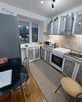 2-к квартира, вторичка, 42м2, 1/4 этаж
