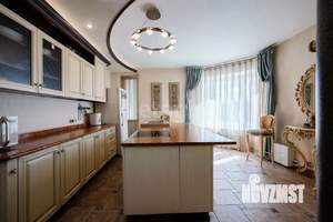 4-к квартира, вторичка, 320м2, 3/5 этаж