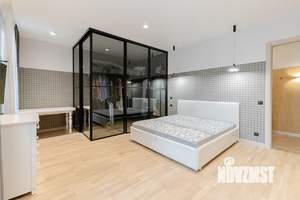 4-к квартира, вторичка, 135м2, 3/9 этаж