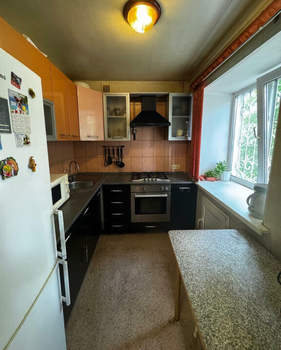 2-к квартира, вторичка, 39м2, 1/4 этаж