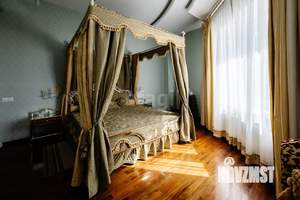 4-к квартира, вторичка, 320м2, 3/5 этаж